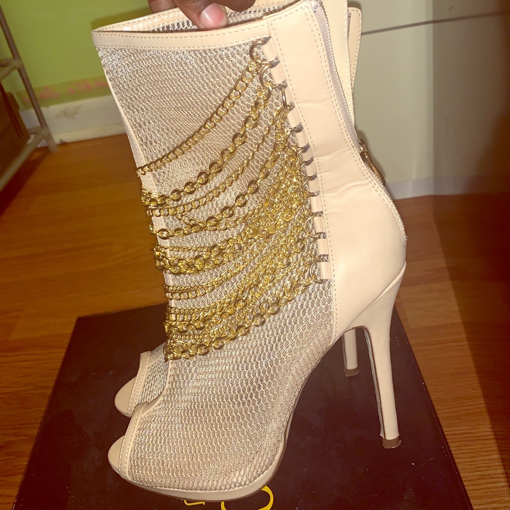 Women’s Show Stopper Unique Chain Boots